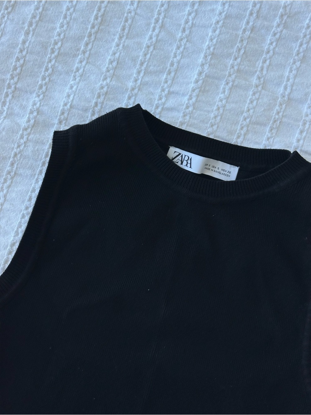 Zara: Black Sleeveless Crop Top
